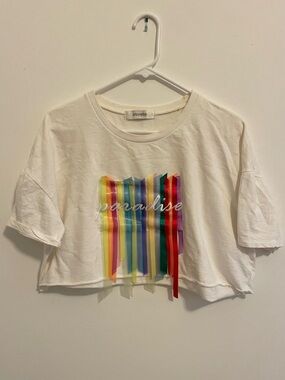 Retro storets White Tee with Multicolor Rainbow Ribbons